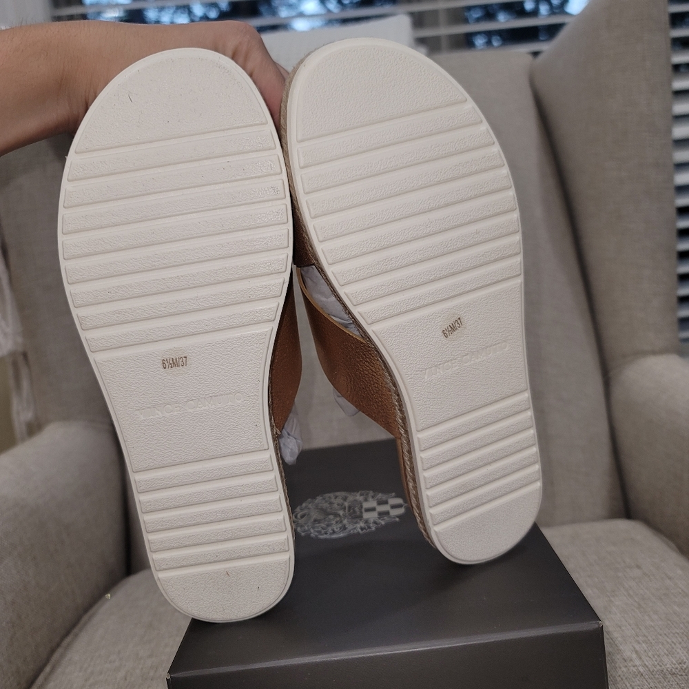 Vince Camuto Rickert Platform - Picture 4 of 6